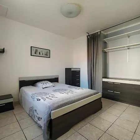 Independant - - Les Routes Apartment *